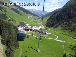 [P43] Plecăm de la 1500 de m cu prima telecabină către ghețarul Hintertuxer, 3250 m.  » foto by Aurici
 - 
<span class="allrVoted glyphicon glyphicon-heart hidden" id="av1037802"></span>
<a class="m-l-10 hidden" id="sv1037802" onclick="voting_Foto_DelVot(,1037802,8584)" role="button">șterge vot <span class="glyphicon glyphicon-remove"></span></a>
<a id="v91037802" class=" c-red"  onclick="voting_Foto_SetVot(1037802)" role="button"><span class="glyphicon glyphicon-heart-empty"></span> <b>LIKE</b> = Votează poza</a> <img class="hidden"  id="f1037802W9" src="/imagini/loader.gif" border="0" /><span class="AjErrMes hidden" id="e1037802ErM"></span>