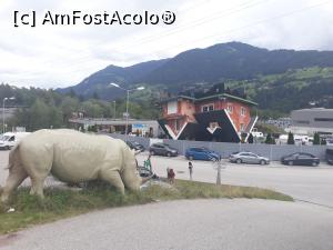 [P04] Haus Steht Kopf din Vomp - casa unde toate sunt cu fundul în sus.  » foto by Aurici
 - 
<span class="allrVoted glyphicon glyphicon-heart hidden" id="av1039111"></span>
<a class="m-l-10 hidden" id="sv1039111" onclick="voting_Foto_DelVot(,1039111,8584)" role="button">șterge vot <span class="glyphicon glyphicon-remove"></span></a>
<a id="v91039111" class=" c-red"  onclick="voting_Foto_SetVot(1039111)" role="button"><span class="glyphicon glyphicon-heart-empty"></span> <b>LIKE</b> = Votează poza</a> <img class="hidden"  id="f1039111W9" src="/imagini/loader.gif" border="0" /><span class="AjErrMes hidden" id="e1039111ErM"></span>