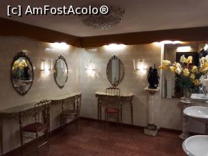 [P40] Toaleta hotelului Schloss Fernsteinsee.  » foto by Aurici
 - 
<span class="allrVoted glyphicon glyphicon-heart hidden" id="av1039147"></span>
<a class="m-l-10 hidden" id="sv1039147" onclick="voting_Foto_DelVot(,1039147,8584)" role="button">șterge vot <span class="glyphicon glyphicon-remove"></span></a>
<a id="v91039147" class=" c-red"  onclick="voting_Foto_SetVot(1039147)" role="button"><span class="glyphicon glyphicon-heart-empty"></span> <b>LIKE</b> = Votează poza</a> <img class="hidden"  id="f1039147W9" src="/imagini/loader.gif" border="0" /><span class="AjErrMes hidden" id="e1039147ErM"></span>