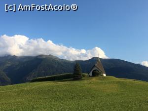[P43] O capelă micuță, așezată foarte frumos pe un dâmb, aproape de Innsbruck.  » foto by Aurici
 - 
<span class="allrVoted glyphicon glyphicon-heart hidden" id="av1039150"></span>
<a class="m-l-10 hidden" id="sv1039150" onclick="voting_Foto_DelVot(,1039150,8584)" role="button">șterge vot <span class="glyphicon glyphicon-remove"></span></a>
<a id="v91039150" class=" c-red"  onclick="voting_Foto_SetVot(1039150)" role="button"><span class="glyphicon glyphicon-heart-empty"></span> <b>LIKE</b> = Votează poza</a> <img class="hidden"  id="f1039150W9" src="/imagini/loader.gif" border="0" /><span class="AjErrMes hidden" id="e1039150ErM"></span>