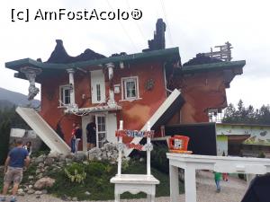 [P05] Haus Steht Kopf din Vomp.  » foto by Aurici
 - 
<span class="allrVoted glyphicon glyphicon-heart hidden" id="av1039112"></span>
<a class="m-l-10 hidden" id="sv1039112" onclick="voting_Foto_DelVot(,1039112,8584)" role="button">șterge vot <span class="glyphicon glyphicon-remove"></span></a>
<a id="v91039112" class=" c-red"  onclick="voting_Foto_SetVot(1039112)" role="button"><span class="glyphicon glyphicon-heart-empty"></span> <b>LIKE</b> = Votează poza</a> <img class="hidden"  id="f1039112W9" src="/imagini/loader.gif" border="0" /><span class="AjErrMes hidden" id="e1039112ErM"></span>