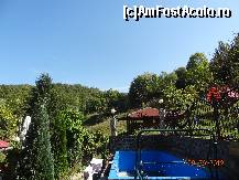 [P02] Valiug/Crivaia - Pensiunea Cusma - vedere din spatele pensiunii spre piscina in aer liber, poarta dinspre gradina si pavilionul unde era amplasat biliardul.  » foto by TaniaT
 - 
<span class="allrVoted glyphicon glyphicon-heart hidden" id="av377561"></span>
<a class="m-l-10 hidden" id="sv377561" onclick="voting_Foto_DelVot(,377561,8609)" role="button">șterge vot <span class="glyphicon glyphicon-remove"></span></a>
<a id="v9377561" class=" c-red"  onclick="voting_Foto_SetVot(377561)" role="button"><span class="glyphicon glyphicon-heart-empty"></span> <b>LIKE</b> = Votează poza</a> <img class="hidden"  id="f377561W9" src="/imagini/loader.gif" border="0" /><span class="AjErrMes hidden" id="e377561ErM"></span>