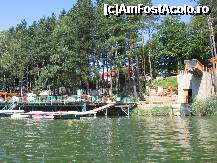 [P10] De la Vila Cusma se ajungea usor pe malul lacului Valiug. Plaja pe ponton si un soi de paturi incadrate de cearsafuri printre copaci, la umbra. » foto by turist.real
 - 
<span class="allrVoted glyphicon glyphicon-heart hidden" id="av187653"></span>
<a class="m-l-10 hidden" id="sv187653" onclick="voting_Foto_DelVot(,187653,8609)" role="button">șterge vot <span class="glyphicon glyphicon-remove"></span></a>
<a id="v9187653" class=" c-red"  onclick="voting_Foto_SetVot(187653)" role="button"><span class="glyphicon glyphicon-heart-empty"></span> <b>LIKE</b> = Votează poza</a> <img class="hidden"  id="f187653W9" src="/imagini/loader.gif" border="0" /><span class="AjErrMes hidden" id="e187653ErM"></span>