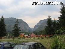 [P03] Pensiunea Cheile Oltetului - locul de joaca, parcarea si panorama catre chei » foto by turist.real
 - 
<span class="allrVoted glyphicon glyphicon-heart hidden" id="av189025"></span>
<a class="m-l-10 hidden" id="sv189025" onclick="voting_Foto_DelVot(,189025,8638)" role="button">șterge vot <span class="glyphicon glyphicon-remove"></span></a>
<a id="v9189025" class=" c-red"  onclick="voting_Foto_SetVot(189025)" role="button"><span class="glyphicon glyphicon-heart-empty"></span> <b>LIKE</b> = Votează poza</a> <img class="hidden"  id="f189025W9" src="/imagini/loader.gif" border="0" /><span class="AjErrMes hidden" id="e189025ErM"></span>