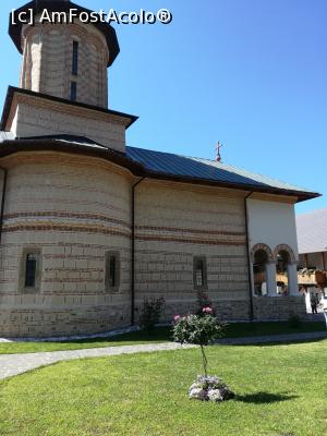 [P17] Biserica mare a Manastiri Polovraci, vedere laterala » foto by olteanul2010
 - 
<span class="allrVoted glyphicon glyphicon-heart hidden" id="av1185582"></span>
<a class="m-l-10 hidden" id="sv1185582" onclick="voting_Foto_DelVot(,1185582,8638)" role="button">șterge vot <span class="glyphicon glyphicon-remove"></span></a>
<a id="v91185582" class=" c-red"  onclick="voting_Foto_SetVot(1185582)" role="button"><span class="glyphicon glyphicon-heart-empty"></span> <b>LIKE</b> = Votează poza</a> <img class="hidden"  id="f1185582W9" src="/imagini/loader.gif" border="0" /><span class="AjErrMes hidden" id="e1185582ErM"></span>