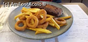 [P36] Coastă de porc cu inele de ceapă şi cartofi prăjiţi » foto by irinad
 - 
<span class="allrVoted glyphicon glyphicon-heart hidden" id="av1210735"></span>
<a class="m-l-10 hidden" id="sv1210735" onclick="voting_Foto_DelVot(,1210735,8648)" role="button">șterge vot <span class="glyphicon glyphicon-remove"></span></a>
<a id="v91210735" class=" c-red"  onclick="voting_Foto_SetVot(1210735)" role="button"><span class="glyphicon glyphicon-heart-empty"></span> <b>LIKE</b> = Votează poza</a> <img class="hidden"  id="f1210735W9" src="/imagini/loader.gif" border="0" /><span class="AjErrMes hidden" id="e1210735ErM"></span>
