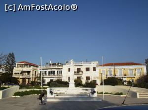 [P15] În centrul Aegina Town » foto by irinad
 - 
<span class="allrVoted glyphicon glyphicon-heart hidden" id="av1063913"></span>
<a class="m-l-10 hidden" id="sv1063913" onclick="voting_Foto_DelVot(,1063913,8651)" role="button">șterge vot <span class="glyphicon glyphicon-remove"></span></a>
<a id="v91063913" class=" c-red"  onclick="voting_Foto_SetVot(1063913)" role="button"><span class="glyphicon glyphicon-heart-empty"></span> <b>LIKE</b> = Votează poza</a> <img class="hidden"  id="f1063913W9" src="/imagini/loader.gif" border="0" /><span class="AjErrMes hidden" id="e1063913ErM"></span>