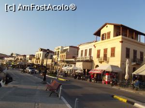 [P09] Pe faleză, în Aegina Town » foto by irinad
 - 
<span class="allrVoted glyphicon glyphicon-heart hidden" id="av1063907"></span>
<a class="m-l-10 hidden" id="sv1063907" onclick="voting_Foto_DelVot(,1063907,8651)" role="button">șterge vot <span class="glyphicon glyphicon-remove"></span></a>
<a id="v91063907" class=" c-red"  onclick="voting_Foto_SetVot(1063907)" role="button"><span class="glyphicon glyphicon-heart-empty"></span> <b>LIKE</b> = Votează poza</a> <img class="hidden"  id="f1063907W9" src="/imagini/loader.gif" border="0" /><span class="AjErrMes hidden" id="e1063907ErM"></span>