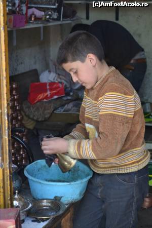[P50] Copil sirian la munca. Arte si meserii. Gaziantep.  » foto by TraianS
 - 
<span class="allrVoted glyphicon glyphicon-heart hidden" id="av614749"></span>
<a class="m-l-10 hidden" id="sv614749" onclick="voting_Foto_DelVot(,614749,8659)" role="button">șterge vot <span class="glyphicon glyphicon-remove"></span></a>
<a id="v9614749" class=" c-red"  onclick="voting_Foto_SetVot(614749)" role="button"><span class="glyphicon glyphicon-heart-empty"></span> <b>LIKE</b> = Votează poza</a> <img class="hidden"  id="f614749W9" src="/imagini/loader.gif" border="0" /><span class="AjErrMes hidden" id="e614749ErM"></span>