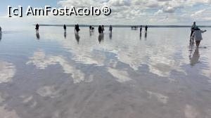 [P15] Tuz Gölü – Lacul Sărat din mijlocul Turciei - pe lac » foto by nicole33
 - 
<span class="allrVoted glyphicon glyphicon-heart hidden" id="av1372502"></span>
<a class="m-l-10 hidden" id="sv1372502" onclick="voting_Foto_DelVot(,1372502,8659)" role="button">șterge vot <span class="glyphicon glyphicon-remove"></span></a>
<a id="v91372502" class=" c-red"  onclick="voting_Foto_SetVot(1372502)" role="button"><span class="glyphicon glyphicon-heart-empty"></span> <b>LIKE</b> = Votează poza</a> <img class="hidden"  id="f1372502W9" src="/imagini/loader.gif" border="0" /><span class="AjErrMes hidden" id="e1372502ErM"></span>