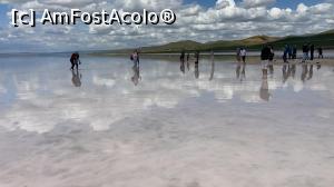 [P16] Tuz Gölü – Lacul Sărat din mijlocul Turciei - pe lac » foto by nicole33
 - 
<span class="allrVoted glyphicon glyphicon-heart hidden" id="av1372503"></span>
<a class="m-l-10 hidden" id="sv1372503" onclick="voting_Foto_DelVot(,1372503,8659)" role="button">șterge vot <span class="glyphicon glyphicon-remove"></span></a>
<a id="v91372503" class=" c-red"  onclick="voting_Foto_SetVot(1372503)" role="button"><span class="glyphicon glyphicon-heart-empty"></span> <b>LIKE</b> = Votează poza</a> <img class="hidden"  id="f1372503W9" src="/imagini/loader.gif" border="0" /><span class="AjErrMes hidden" id="e1372503ErM"></span>
