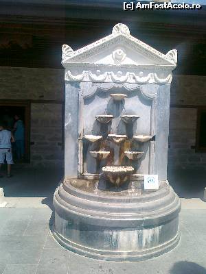 [P08] Konya - fantana din curtea mausoleului Mevlana » foto by calator2000
 - 
<span class="allrVoted glyphicon glyphicon-heart hidden" id="av660886"></span>
<a class="m-l-10 hidden" id="sv660886" onclick="voting_Foto_DelVot(,660886,8659)" role="button">șterge vot <span class="glyphicon glyphicon-remove"></span></a>
<a id="v9660886" class=" c-red"  onclick="voting_Foto_SetVot(660886)" role="button"><span class="glyphicon glyphicon-heart-empty"></span> <b>LIKE</b> = Votează poza</a> <img class="hidden"  id="f660886W9" src="/imagini/loader.gif" border="0" /><span class="AjErrMes hidden" id="e660886ErM"></span>
