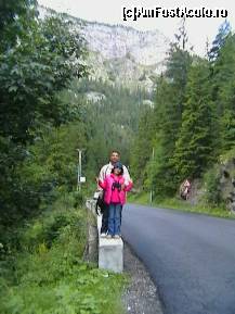 [P02] Lacu rosu- Mergand pe soseaua ce strabate statiunea. » foto by sportiv
 - 
<span class="allrVoted glyphicon glyphicon-heart hidden" id="av190409"></span>
<a class="m-l-10 hidden" id="sv190409" onclick="voting_Foto_DelVot(,190409,8672)" role="button">șterge vot <span class="glyphicon glyphicon-remove"></span></a>
<a id="v9190409" class=" c-red"  onclick="voting_Foto_SetVot(190409)" role="button"><span class="glyphicon glyphicon-heart-empty"></span> <b>LIKE</b> = Votează poza</a> <img class="hidden"  id="f190409W9" src="/imagini/loader.gif" border="0" /><span class="AjErrMes hidden" id="e190409ErM"></span>