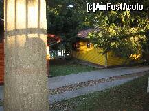 [P03] Trei Ape - căsuţe pe marginea lacului » foto by turist.real
 - 
<span class="allrVoted glyphicon glyphicon-heart hidden" id="av192436"></span>
<a class="m-l-10 hidden" id="sv192436" onclick="voting_Foto_DelVot(,192436,8715)" role="button">șterge vot <span class="glyphicon glyphicon-remove"></span></a>
<a id="v9192436" class=" c-red"  onclick="voting_Foto_SetVot(192436)" role="button"><span class="glyphicon glyphicon-heart-empty"></span> <b>LIKE</b> = Votează poza</a> <img class="hidden"  id="f192436W9" src="/imagini/loader.gif" border="0" /><span class="AjErrMes hidden" id="e192436ErM"></span>