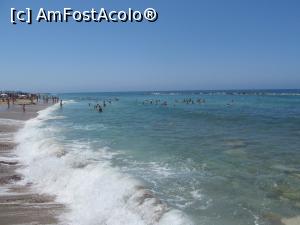 [P11] Plaja de nisip de la capătul Pafos-ului. Cam 1 km de la hotelul nostru. De mers din plajă în plajă, nu pe șosea. A fost o apă bună și niște valuri super în ziua noastră de bălăceală acolo.  » foto by Aurici
 - 
<span class="allrVoted glyphicon glyphicon-heart hidden" id="av757172"></span>
<a class="m-l-10 hidden" id="sv757172" onclick="voting_Foto_DelVot(,757172,8732)" role="button">șterge vot <span class="glyphicon glyphicon-remove"></span></a>
<a id="v9757172" class=" c-red"  onclick="voting_Foto_SetVot(757172)" role="button"><span class="glyphicon glyphicon-heart-empty"></span> <b>LIKE</b> = Votează poza</a> <img class="hidden"  id="f757172W9" src="/imagini/loader.gif" border="0" /><span class="AjErrMes hidden" id="e757172ErM"></span>