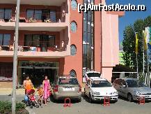 [P05] hotelul si parcarea ,atentie se ridica masinile care sunt parcate in locuri neamenajate » foto by lacramioara r
 - 
<span class="allrVoted glyphicon glyphicon-heart hidden" id="av193818"></span>
<a class="m-l-10 hidden" id="sv193818" onclick="voting_Foto_DelVot(,193818,8757)" role="button">șterge vot <span class="glyphicon glyphicon-remove"></span></a>
<a id="v9193818" class=" c-red"  onclick="voting_Foto_SetVot(193818)" role="button"><span class="glyphicon glyphicon-heart-empty"></span> <b>LIKE</b> = Votează poza</a> <img class="hidden"  id="f193818W9" src="/imagini/loader.gif" border="0" /><span class="AjErrMes hidden" id="e193818ErM"></span>