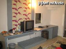 [P16] pentru ca am ajuns dupa mmiezul noptii la hotel ne-au lasat mancare sim apa in camera. sticla de tarie ne apartinea » foto by adelaela
 - 
<span class="allrVoted glyphicon glyphicon-heart hidden" id="av216377"></span>
<a class="m-l-10 hidden" id="sv216377" onclick="voting_Foto_DelVot(,216377,8759)" role="button">șterge vot <span class="glyphicon glyphicon-remove"></span></a>
<a id="v9216377" class=" c-red"  onclick="voting_Foto_SetVot(216377)" role="button"><span class="glyphicon glyphicon-heart-empty"></span> <b>LIKE</b> = Votează poza</a> <img class="hidden"  id="f216377W9" src="/imagini/loader.gif" border="0" /><span class="AjErrMes hidden" id="e216377ErM"></span>
