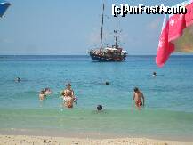 [P15] Plaja Aliki inainte de debarcarea 'piratilor'.Erau cateva debarcarii in jurul pranzului pt. o baie buna. » foto by teona
 - 
<span class="allrVoted glyphicon glyphicon-heart hidden" id="av194851"></span>
<a class="m-l-10 hidden" id="sv194851" onclick="voting_Foto_DelVot(,194851,8770)" role="button">șterge vot <span class="glyphicon glyphicon-remove"></span></a>
<a id="v9194851" class=" c-red"  onclick="voting_Foto_SetVot(194851)" role="button"><span class="glyphicon glyphicon-heart-empty"></span> <b>LIKE</b> = Votează poza</a> <img class="hidden"  id="f194851W9" src="/imagini/loader.gif" border="0" /><span class="AjErrMes hidden" id="e194851ErM"></span>