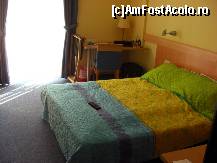 [P02] Camera, nu foarte mare,avea geamurile la strada.  Confortul asigurat a fost decent. » foto by ctc
 - 
<span class="allrVoted glyphicon glyphicon-heart hidden" id="av195190"></span>
<a class="m-l-10 hidden" id="sv195190" onclick="voting_Foto_DelVot(,195190,8785)" role="button">șterge vot <span class="glyphicon glyphicon-remove"></span></a>
<a id="v9195190" class=" c-red"  onclick="voting_Foto_SetVot(195190)" role="button"><span class="glyphicon glyphicon-heart-empty"></span> <b>LIKE</b> = Votează poza</a> <img class="hidden"  id="f195190W9" src="/imagini/loader.gif" border="0" /><span class="AjErrMes hidden" id="e195190ErM"></span>