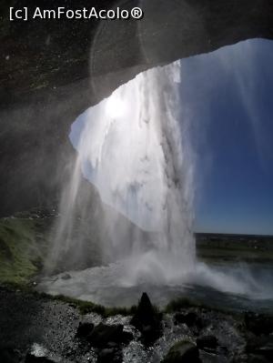 [P43] Seljalandsfoss - vederea-surpriză din grotă » foto by le_maitre
 - 
<span class="allrVoted glyphicon glyphicon-heart hidden" id="av1154584"></span>
<a class="m-l-10 hidden" id="sv1154584" onclick="voting_Foto_DelVot(,1154584,8786)" role="button">șterge vot <span class="glyphicon glyphicon-remove"></span></a>
<a id="v91154584" class=" c-red"  onclick="voting_Foto_SetVot(1154584)" role="button"><span class="glyphicon glyphicon-heart-empty"></span> <b>LIKE</b> = Votează poza</a> <img class="hidden"  id="f1154584W9" src="/imagini/loader.gif" border="0" /><span class="AjErrMes hidden" id="e1154584ErM"></span>