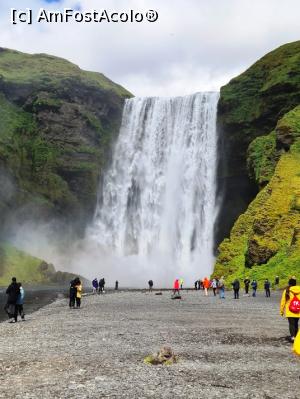 [P25] Skogafoss sropindu-si vizitatorii » foto by DOINITA
 - 
<span class="allrVoted glyphicon glyphicon-heart hidden" id="av1350952"></span>
<a class="m-l-10 hidden" id="sv1350952" onclick="voting_Foto_DelVot(,1350952,8786)" role="button">șterge vot <span class="glyphicon glyphicon-remove"></span></a>
<a id="v91350952" class=" c-red"  onclick="voting_Foto_SetVot(1350952)" role="button"><span class="glyphicon glyphicon-heart-empty"></span> <b>LIKE</b> = Votează poza</a> <img class="hidden"  id="f1350952W9" src="/imagini/loader.gif" border="0" /><span class="AjErrMes hidden" id="e1350952ErM"></span>