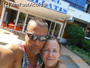 [P01] Selfie in fata hotelului Callatis 
 (Nico + Horace)  » foto by H0r4c3
 - 
<span class="allrVoted glyphicon glyphicon-heart hidden" id="av899369"></span>
<a class="m-l-10 hidden" id="sv899369" onclick="voting_Foto_DelVot(,899369,8789)" role="button">șterge vot <span class="glyphicon glyphicon-remove"></span></a>
<a id="v9899369" class=" c-red"  onclick="voting_Foto_SetVot(899369)" role="button"><span class="glyphicon glyphicon-heart-empty"></span> <b>LIKE</b> = Votează poza</a> <img class="hidden"  id="f899369W9" src="/imagini/loader.gif" border="0" /><span class="AjErrMes hidden" id="e899369ErM"></span>