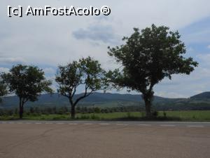 [P06] Cislau - Complex Turistic 2D. Soseaua si peisajul din fata intrarii. » foto by iulianic
 - 
<span class="allrVoted glyphicon glyphicon-heart hidden" id="av1306062"></span>
<a class="m-l-10 hidden" id="sv1306062" onclick="voting_Foto_DelVot(,1306062,8790)" role="button">șterge vot <span class="glyphicon glyphicon-remove"></span></a>
<a id="v91306062" class=" c-red"  onclick="voting_Foto_SetVot(1306062)" role="button"><span class="glyphicon glyphicon-heart-empty"></span> <b>LIKE</b> = Votează poza</a> <img class="hidden"  id="f1306062W9" src="/imagini/loader.gif" border="0" /><span class="AjErrMes hidden" id="e1306062ErM"></span>