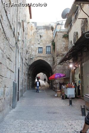 [P73] Ierusalim, pe Via Dolorosa » foto by mprofeanu
 - 
<span class="allrVoted glyphicon glyphicon-heart hidden" id="av945279"></span>
<a class="m-l-10 hidden" id="sv945279" onclick="voting_Foto_DelVot(,945279,8792)" role="button">șterge vot <span class="glyphicon glyphicon-remove"></span></a>
<a id="v9945279" class=" c-red"  onclick="voting_Foto_SetVot(945279)" role="button"><span class="glyphicon glyphicon-heart-empty"></span> <b>LIKE</b> = Votează poza</a> <img class="hidden"  id="f945279W9" src="/imagini/loader.gif" border="0" /><span class="AjErrMes hidden" id="e945279ErM"></span>