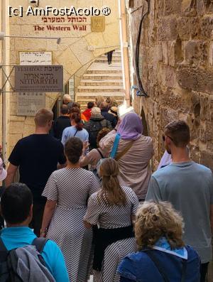 [P01] Intrarea in piata Zidului Plangerii se face dupa scanare intocmai ca la aeroport. Zona este impanzita de soldati, inclusiv femei, in Israel, armata fiind obligatorie, dupa implinirea varstei de 18 ani, barbatii facand 3 ani, iar femeile 2. » foto by geani anto
 - 
<span class="allrVoted glyphicon glyphicon-heart hidden" id="av1390974"></span>
<a class="m-l-10 hidden" id="sv1390974" onclick="voting_Foto_DelVot(,1390974,8792)" role="button">șterge vot <span class="glyphicon glyphicon-remove"></span></a>
<a id="v91390974" class=" c-red"  onclick="voting_Foto_SetVot(1390974)" role="button"><span class="glyphicon glyphicon-heart-empty"></span> <b>LIKE</b> = Votează poza</a> <img class="hidden"  id="f1390974W9" src="/imagini/loader.gif" border="0" /><span class="AjErrMes hidden" id="e1390974ErM"></span>