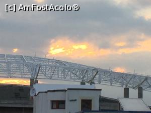 [P15] vedere de pe geamul inclinat al camerei catre stadion, la apus » foto by Dan&Ema
 - 
<span class="allrVoted glyphicon glyphicon-heart hidden" id="av855281"></span>
<a class="m-l-10 hidden" id="sv855281" onclick="voting_Foto_DelVot(,855281,8816)" role="button">șterge vot <span class="glyphicon glyphicon-remove"></span></a>
<a id="v9855281" class=" c-red"  onclick="voting_Foto_SetVot(855281)" role="button"><span class="glyphicon glyphicon-heart-empty"></span> <b>LIKE</b> = Votează poza</a> <img class="hidden"  id="f855281W9" src="/imagini/loader.gif" border="0" /><span class="AjErrMes hidden" id="e855281ErM"></span>