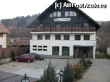 [P04] Vedere de la poarta de acces in pensiune. » foto by blue_bogdan
 - 
<span class="allrVoted glyphicon glyphicon-heart hidden" id="av281335"></span>
<a class="m-l-10 hidden" id="sv281335" onclick="voting_Foto_DelVot(,281335,8820)" role="button">șterge vot <span class="glyphicon glyphicon-remove"></span></a>
<a id="v9281335" class=" c-red"  onclick="voting_Foto_SetVot(281335)" role="button"><span class="glyphicon glyphicon-heart-empty"></span> <b>LIKE</b> = Votează poza</a> <img class="hidden"  id="f281335W9" src="/imagini/loader.gif" border="0" /><span class="AjErrMes hidden" id="e281335ErM"></span>