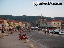 [P04] Vedere din centrul orasului Stari Grad. In stanga se afla piata in dreapta portul turistic. » foto by velker tiberiu
 - 
<span class="allrVoted glyphicon glyphicon-heart hidden" id="av296704"></span>
<a class="m-l-10 hidden" id="sv296704" onclick="voting_Foto_DelVot(,296704,8824)" role="button">șterge vot <span class="glyphicon glyphicon-remove"></span></a>
<a id="v9296704" class=" c-red"  onclick="voting_Foto_SetVot(296704)" role="button"><span class="glyphicon glyphicon-heart-empty"></span> <b>LIKE</b> = Votează poza</a> <img class="hidden"  id="f296704W9" src="/imagini/loader.gif" border="0" /><span class="AjErrMes hidden" id="e296704ErM"></span>