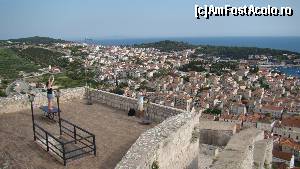 [P23] Orasul Hvar vazut din fortareata.  » foto by nakamura
 - 
<span class="allrVoted glyphicon glyphicon-heart hidden" id="av647057"></span>
<a class="m-l-10 hidden" id="sv647057" onclick="voting_Foto_DelVot(,647057,8824)" role="button">șterge vot <span class="glyphicon glyphicon-remove"></span></a>
<a id="v9647057" class=" c-red"  onclick="voting_Foto_SetVot(647057)" role="button"><span class="glyphicon glyphicon-heart-empty"></span> <b>LIKE</b> = Votează poza</a> <img class="hidden"  id="f647057W9" src="/imagini/loader.gif" border="0" /><span class="AjErrMes hidden" id="e647057ErM"></span>