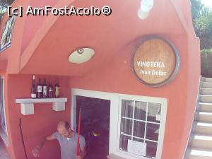 [P29] Peste tot în insulă se găsesc vinuri de vânzare » foto by sle
 - 
<span class="allrVoted glyphicon glyphicon-heart hidden" id="av763591"></span>
<a class="m-l-10 hidden" id="sv763591" onclick="voting_Foto_DelVot(,763591,8824)" role="button">șterge vot <span class="glyphicon glyphicon-remove"></span></a>
<a id="v9763591" class=" c-red"  onclick="voting_Foto_SetVot(763591)" role="button"><span class="glyphicon glyphicon-heart-empty"></span> <b>LIKE</b> = Votează poza</a> <img class="hidden"  id="f763591W9" src="/imagini/loader.gif" border="0" /><span class="AjErrMes hidden" id="e763591ErM"></span>