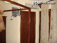 [P14] Tv-ul mic nu ne-a deranjat deloc , sus ac-ul si in mijloc intrarea in baie , usa masiva din lemn » foto by Cristina67
 - 
<span class="allrVoted glyphicon glyphicon-heart hidden" id="av198441"></span>
<a class="m-l-10 hidden" id="sv198441" onclick="voting_Foto_DelVot(,198441,8864)" role="button">șterge vot <span class="glyphicon glyphicon-remove"></span></a>
<a id="v9198441" class=" c-red"  onclick="voting_Foto_SetVot(198441)" role="button"><span class="glyphicon glyphicon-heart-empty"></span> <b>LIKE</b> = Votează poza</a> <img class="hidden"  id="f198441W9" src="/imagini/loader.gif" border="0" /><span class="AjErrMes hidden" id="e198441ErM"></span>