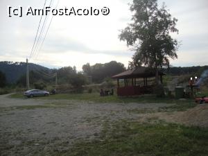 [P12] Pe partea cealaltă a spațiului de parcare se află o zonă pe marginea pârâului, unde erau amenajate câteva mese și un foișor pentru ca turiștii să poată mânca în aer liber.  » foto by Floryn81
 - 
<span class="allrVoted glyphicon glyphicon-heart hidden" id="av720140"></span>
<a class="m-l-10 hidden" id="sv720140" onclick="voting_Foto_DelVot(,720140,8867)" role="button">șterge vot <span class="glyphicon glyphicon-remove"></span></a>
<a id="v9720140" class=" c-red"  onclick="voting_Foto_SetVot(720140)" role="button"><span class="glyphicon glyphicon-heart-empty"></span> <b>LIKE</b> = Votează poza</a> <img class="hidden"  id="f720140W9" src="/imagini/loader.gif" border="0" /><span class="AjErrMes hidden" id="e720140ErM"></span>