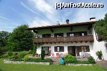 [P01] Haus Sonnenblick - terasa din spatele casei, parterul reprezinta apartamentul inchiriat de noi. » foto by nicollec
 - 
<span class="allrVoted glyphicon glyphicon-heart hidden" id="av199020"></span>
<a class="m-l-10 hidden" id="sv199020" onclick="voting_Foto_DelVot(,199020,8875)" role="button">șterge vot <span class="glyphicon glyphicon-remove"></span></a>
<a id="v9199020" class=" c-red"  onclick="voting_Foto_SetVot(199020)" role="button"><span class="glyphicon glyphicon-heart-empty"></span> <b>LIKE</b> = Votează poza</a> <img class="hidden"  id="f199020W9" src="/imagini/loader.gif" border="0" /><span class="AjErrMes hidden" id="e199020ErM"></span>