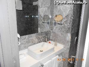 [P08] o parte din baia camerei » foto by getaradulescu
 - 
<span class="allrVoted glyphicon glyphicon-heart hidden" id="av628146"></span>
<a class="m-l-10 hidden" id="sv628146" onclick="voting_Foto_DelVot(,628146,8879)" role="button">șterge vot <span class="glyphicon glyphicon-remove"></span></a>
<a id="v9628146" class=" c-red"  onclick="voting_Foto_SetVot(628146)" role="button"><span class="glyphicon glyphicon-heart-empty"></span> <b>LIKE</b> = Votează poza</a> <img class="hidden"  id="f628146W9" src="/imagini/loader.gif" border="0" /><span class="AjErrMes hidden" id="e628146ErM"></span>