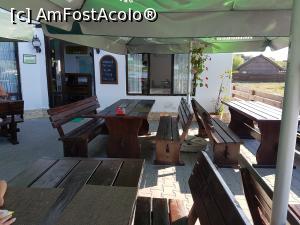 [P03] Terasa restaurantului: mese simple, umbrele mari, umbroase. Pe perete se poate vedea 'Meniul Zilei'.  » foto by bv43hai
 - 
<span class="allrVoted glyphicon glyphicon-heart hidden" id="av769420"></span>
<a class="m-l-10 hidden" id="sv769420" onclick="voting_Foto_DelVot(,769420,8883)" role="button">șterge vot <span class="glyphicon glyphicon-remove"></span></a>
<a id="v9769420" class=" c-red"  onclick="voting_Foto_SetVot(769420)" role="button"><span class="glyphicon glyphicon-heart-empty"></span> <b>LIKE</b> = Votează poza</a> <img class="hidden"  id="f769420W9" src="/imagini/loader.gif" border="0" /><span class="AjErrMes hidden" id="e769420ErM"></span>