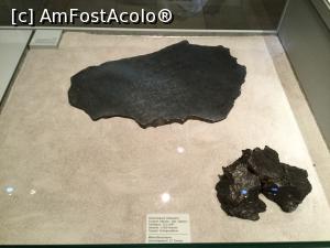 [P11] Muzeul Craterului - o alta bucata de meteorit cazt in Siberia, si chiar daca nu stii germana, sunt informatii pe care le poti identifica, locul, greutatea, tipul mostrei, dimensiuni etc » foto by mishu
 - 
<span class="allrVoted glyphicon glyphicon-heart hidden" id="av1172025"></span>
<a class="m-l-10 hidden" id="sv1172025" onclick="voting_Foto_DelVot(,1172025,8893)" role="button">șterge vot <span class="glyphicon glyphicon-remove"></span></a>
<a id="v91172025" class=" c-red"  onclick="voting_Foto_SetVot(1172025)" role="button"><span class="glyphicon glyphicon-heart-empty"></span> <b>LIKE</b> = Votează poza</a> <img class="hidden"  id="f1172025W9" src="/imagini/loader.gif" border="0" /><span class="AjErrMes hidden" id="e1172025ErM"></span>
