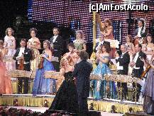 [P08] Andre Rieu și Mirusia Lowerse,una din vocile cristaline care-l însoțește la concerte » foto by Larissa
 - 
<span class="allrVoted glyphicon glyphicon-heart hidden" id="av200402"></span>
<a class="m-l-10 hidden" id="sv200402" onclick="voting_Foto_DelVot(,200402,8902)" role="button">șterge vot <span class="glyphicon glyphicon-remove"></span></a>
<a id="v9200402" class=" c-red"  onclick="voting_Foto_SetVot(200402)" role="button"><span class="glyphicon glyphicon-heart-empty"></span> <b>LIKE</b> = Votează poza</a> <img class="hidden"  id="f200402W9" src="/imagini/loader.gif" border="0" /><span class="AjErrMes hidden" id="e200402ErM"></span>