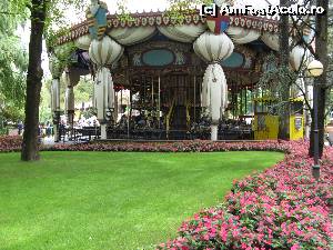 [P04] Caruselul, Gardaland - Italia » foto by vlado2
 - 
<span class="allrVoted glyphicon glyphicon-heart hidden" id="av547272"></span>
<a class="m-l-10 hidden" id="sv547272" onclick="voting_Foto_DelVot(,547272,8903)" role="button">șterge vot <span class="glyphicon glyphicon-remove"></span></a>
<a id="v9547272" class=" c-red"  onclick="voting_Foto_SetVot(547272)" role="button"><span class="glyphicon glyphicon-heart-empty"></span> <b>LIKE</b> = Votează poza</a> <img class="hidden"  id="f547272W9" src="/imagini/loader.gif" border="0" /><span class="AjErrMes hidden" id="e547272ErM"></span>