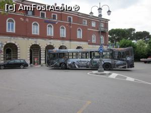 [P34] Shuttle-ul de Gardaland sosind în gară la Peschiera » foto by ariciu*
 - 
<span class="allrVoted glyphicon glyphicon-heart hidden" id="av734626"></span>
<a class="m-l-10 hidden" id="sv734626" onclick="voting_Foto_DelVot(,734626,8903)" role="button">șterge vot <span class="glyphicon glyphicon-remove"></span></a>
<a id="v9734626" class=" c-red"  onclick="voting_Foto_SetVot(734626)" role="button"><span class="glyphicon glyphicon-heart-empty"></span> <b>LIKE</b> = Votează poza</a> <img class="hidden"  id="f734626W9" src="/imagini/loader.gif" border="0" /><span class="AjErrMes hidden" id="e734626ErM"></span>