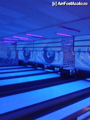 [P14] sala de bowlling - 8 piste, primeai o pereche de incaltari in timpul petrecut pe pista » foto by amero
 - 
<span class="allrVoted glyphicon glyphicon-heart hidden" id="av445523"></span>
<a class="m-l-10 hidden" id="sv445523" onclick="voting_Foto_DelVot(,445523,8914)" role="button">șterge vot <span class="glyphicon glyphicon-remove"></span></a>
<a id="v9445523" class=" c-red"  onclick="voting_Foto_SetVot(445523)" role="button"><span class="glyphicon glyphicon-heart-empty"></span> <b>LIKE</b> = Votează poza</a> <img class="hidden"  id="f445523W9" src="/imagini/loader.gif" border="0" /><span class="AjErrMes hidden" id="e445523ErM"></span>