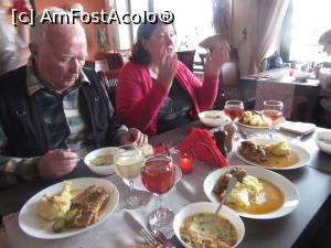 [P12] C&acirc;teva farfurii la pr&acirc;nz. Vinul roze era f. bun » foto by Michi
 - 
<span class="allrVoted glyphicon glyphicon-heart hidden" id="av1224378"></span>
<a class="m-l-10 hidden" id="sv1224378" onclick="voting_Foto_DelVot(,1224378,8964)" role="button">șterge vot <span class="glyphicon glyphicon-remove"></span></a>
<a id="v91224378" class=" c-red"  onclick="voting_Foto_SetVot(1224378)" role="button"><span class="glyphicon glyphicon-heart-empty"></span> <b>LIKE</b> = Votează poza</a> <img class="hidden"  id="f1224378W9" src="/imagini/loader.gif" border="0" /><span class="AjErrMes hidden" id="e1224378ErM"></span>