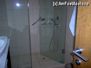 [P08] dupa cum se vede, cabina de dus este foarte incapatoare » foto by hlli
 - 
<span class="allrVoted glyphicon glyphicon-heart hidden" id="av375251"></span>
<a class="m-l-10 hidden" id="sv375251" onclick="voting_Foto_DelVot(,375251,9009)" role="button">șterge vot <span class="glyphicon glyphicon-remove"></span></a>
<a id="v9375251" class=" c-red"  onclick="voting_Foto_SetVot(375251)" role="button"><span class="glyphicon glyphicon-heart-empty"></span> <b>LIKE</b> = Votează poza</a> <img class="hidden"  id="f375251W9" src="/imagini/loader.gif" border="0" /><span class="AjErrMes hidden" id="e375251ErM"></span>