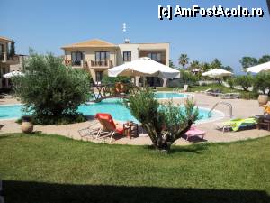 [P11] Vedere la piscina » foto by mauricius*
 - 
<span class="allrVoted glyphicon glyphicon-heart hidden" id="av367797"></span>
<a class="m-l-10 hidden" id="sv367797" onclick="voting_Foto_DelVot(,367797,9009)" role="button">șterge vot <span class="glyphicon glyphicon-remove"></span></a>
<a id="v9367797" class=" c-red"  onclick="voting_Foto_SetVot(367797)" role="button"><span class="glyphicon glyphicon-heart-empty"></span> <b>LIKE</b> = Votează poza</a> <img class="hidden"  id="f367797W9" src="/imagini/loader.gif" border="0" /><span class="AjErrMes hidden" id="e367797ErM"></span>