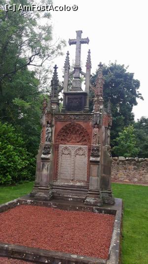 [P04] In curtea Rosslyn Chapel » foto by ovi4x4
 - 
<span class="allrVoted glyphicon glyphicon-heart hidden" id="av879747"></span>
<a class="m-l-10 hidden" id="sv879747" onclick="voting_Foto_DelVot(,879747,9014)" role="button">șterge vot <span class="glyphicon glyphicon-remove"></span></a>
<a id="v9879747" class=" c-red"  onclick="voting_Foto_SetVot(879747)" role="button"><span class="glyphicon glyphicon-heart-empty"></span> <b>LIKE</b> = Votează poza</a> <img class="hidden"  id="f879747W9" src="/imagini/loader.gif" border="0" /><span class="AjErrMes hidden" id="e879747ErM"></span>