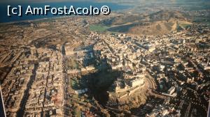 [P41] Fotografie poster cu Edinburgh Castle in plan apropiat, cu Arhur'a Seat in dreapta si cu Carlton Hill in stanga » foto by mecut
 - 
<span class="allrVoted glyphicon glyphicon-heart hidden" id="av829023"></span>
<a class="m-l-10 hidden" id="sv829023" onclick="voting_Foto_DelVot(,829023,9014)" role="button">șterge vot <span class="glyphicon glyphicon-remove"></span></a>
<a id="v9829023" class=" c-red"  onclick="voting_Foto_SetVot(829023)" role="button"><span class="glyphicon glyphicon-heart-empty"></span> <b>LIKE</b> = Votează poza</a> <img class="hidden"  id="f829023W9" src="/imagini/loader.gif" border="0" /><span class="AjErrMes hidden" id="e829023ErM"></span>