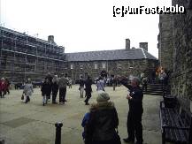 [P24] Asta e Crown Square. In cladirea din stanga, cea cu schele e Great Hall. In cea din dreapta e 'Scottish National War Memorial'. Cladirea cu giuvaeruri e undeva in stanga. Nu se vede-n poza. » foto by TraianS
 - 
<span class="allrVoted glyphicon glyphicon-heart hidden" id="av204557"></span>
<a class="m-l-10 hidden" id="sv204557" onclick="voting_Foto_DelVot(,204557,9014)" role="button">șterge vot <span class="glyphicon glyphicon-remove"></span></a>
<a id="v9204557" class=" c-red"  onclick="voting_Foto_SetVot(204557)" role="button"><span class="glyphicon glyphicon-heart-empty"></span> <b>LIKE</b> = Votează poza</a> <img class="hidden"  id="f204557W9" src="/imagini/loader.gif" border="0" /><span class="AjErrMes hidden" id="e204557ErM"></span>